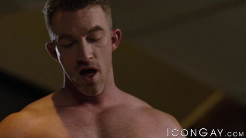 Daddy Jax Phoenix satisfies sex cravings with hunk Nick Fitt