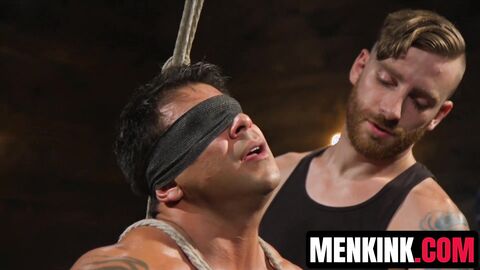 Ripped Draven Navarro roars as he cums on Chance Summerlins feet