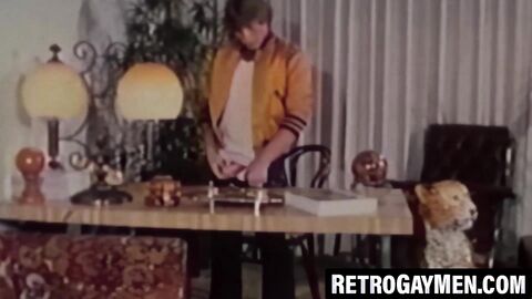 Very attractive Lee unloads thick cum after intense jerking