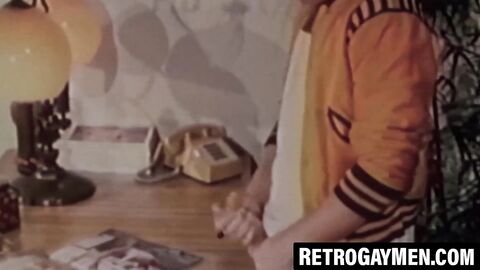 Very attractive Lee unloads thick cum after intense jerking