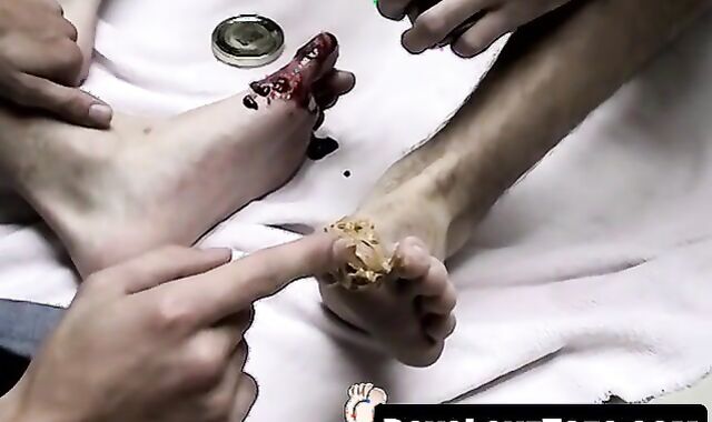 Butt buddies have dirty feet worshiping session in kitchen
