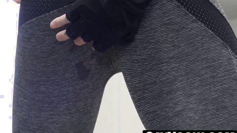 Japanese jock Yoshi Kawasaki trains ass with dildo in gym