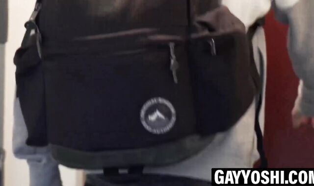 Japanese jock Yoshi Kawasaki trains ass with dildo in gym