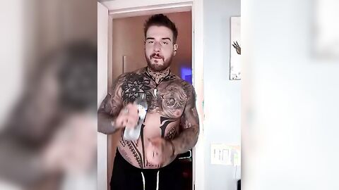 Inked BWC Hairy man Wanks Off In The Douche