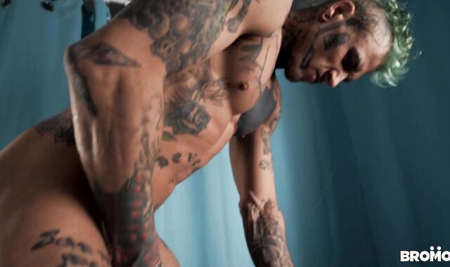 Men.com: Bondage plus pierced american young twink