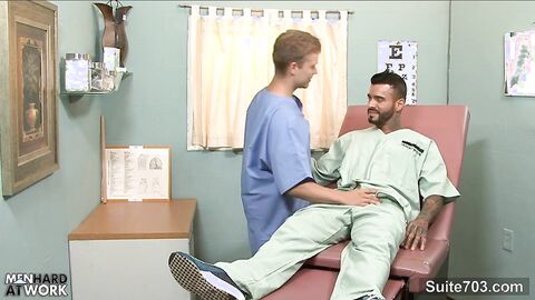 homo Medic plumb His Patient At Work