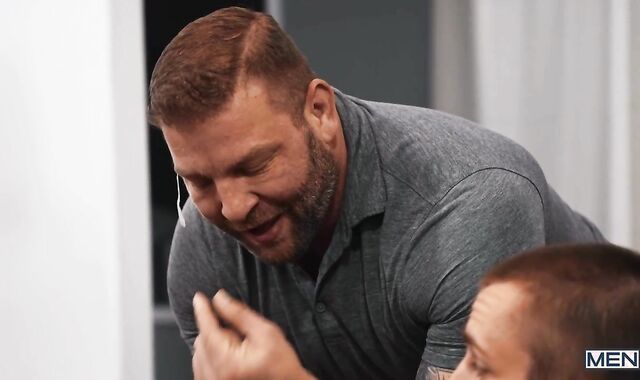 Str8toGay.com: Youthful twunk Colby Jansen heads for blow-job