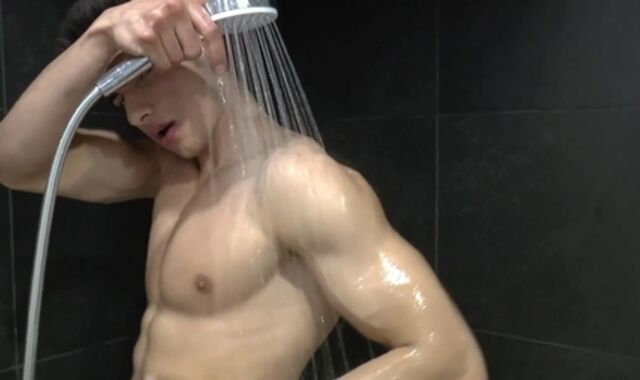 EastBoys.com - Clean-Shaven and muscle heterosexual tucked rock hard solo