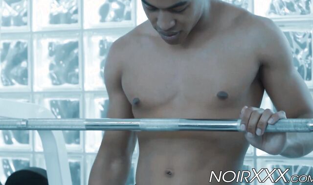 Black homo Zario Travezz ass fucked by Latin Mateo Fernandez