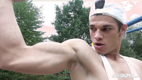 Hot Muscle Boy - Outdoor Handjob