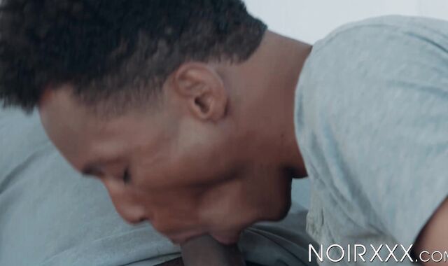 Hunky mature black man Aaron Trainer fucks jock Koji Xander