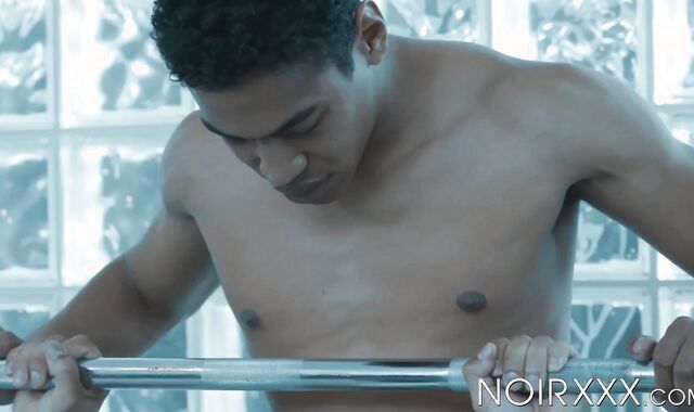 Muscular teen Zario Travezz swallows warm cumshot after sex