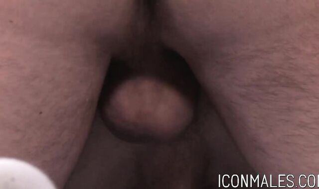 Horny gay dude Andrew Fitch fucks sweet Calvin Banks