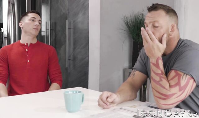 Horny Tristan Hunter cums while ravaged by Tristan Brazer