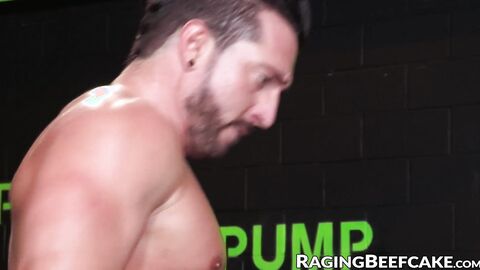 Muscled gym daddy slamming younger athlete after fellatio