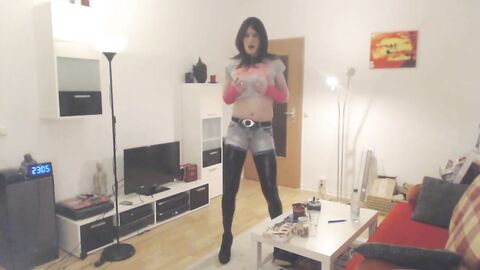 Smocking Hot Dance Emo Girl