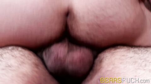 Hairy hunk rewards his younger lover by raw nailing him