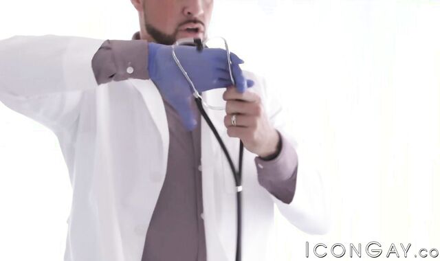 Black stud Jaxx Maxim pounds his doctor Michael Roman