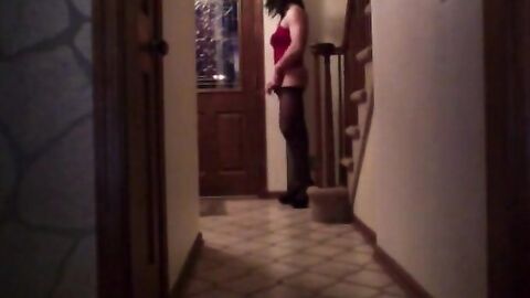 CD Ashlee waiting for pizza delivery in her high heels!