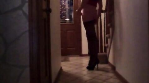 CD Ashlee waiting for pizza delivery in her high heels!