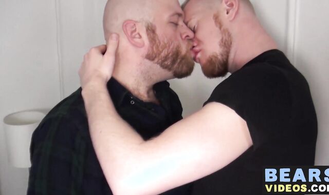 Fat bear Billy Warren plows skinny twink bitch Jef Heart