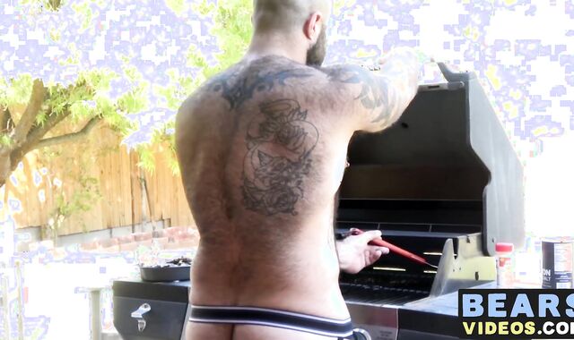 Bareback drilling with older hairy bear and muscular hunk
