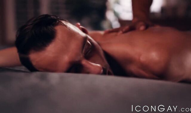 Pretty jock Johnny B anal stretched by thick BBC stallion
