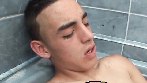 Amateur latino twinks have a steamy fuck session in bathtub