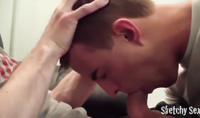 SEXY COLLEGE HUNKS ENJOY THEIR GANGBANG, CREAMPIE AND BLOWJOB SESSIONS