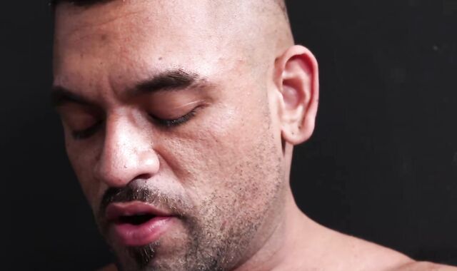 Bigdick latino Justin Eros railed bareback by Alex Tikas