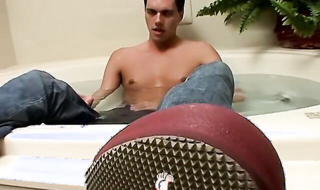 Single stud worships his own toes and feet and masturbates