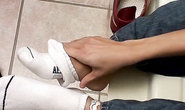 Single stud worships his own toes and feet and masturbates
