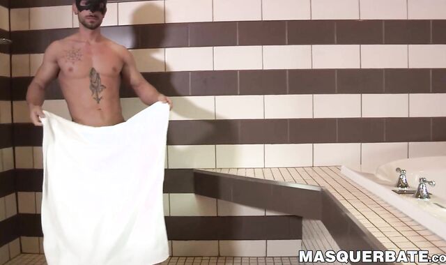 Masked ripped guy shows of enormous cock during shower