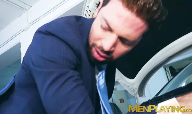 Horny businessman Dario Beck penetrated by Gustavo Cruz