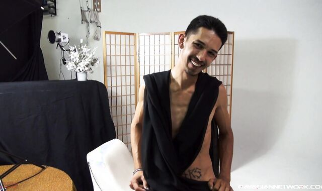 GayAsianNetwork - Rave Hardick wanks with yam-sized electro-hitachi