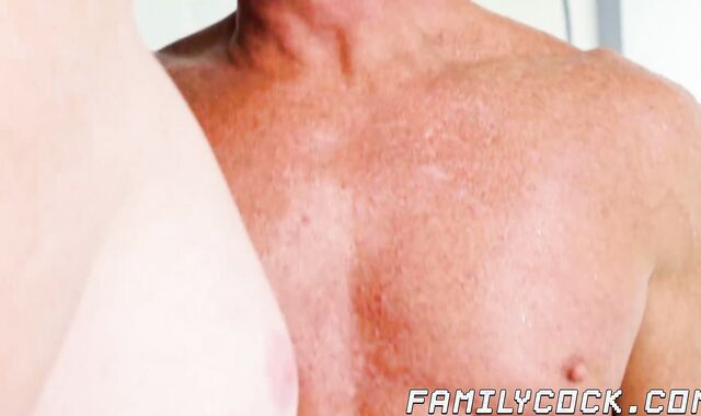 Hunk Matthew Figata barebacked by redhead Brody Kayman