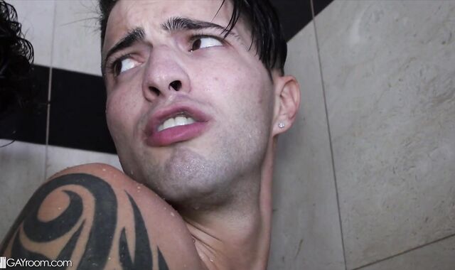 GayRoom - Casey Everett banging FX Rios in the shower