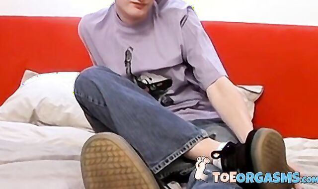 Big dick twink Nate jerks his cock after revealing his foot