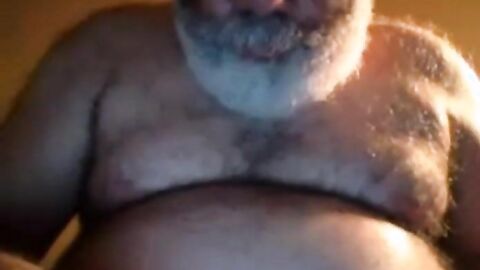 Hairy horny NY daddy bear jerks off on webcam