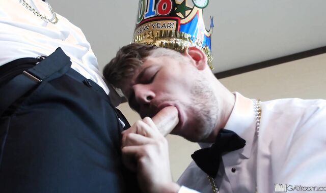 GayRoom: Connor Halsted and Wesley Woods bends to get fucked
