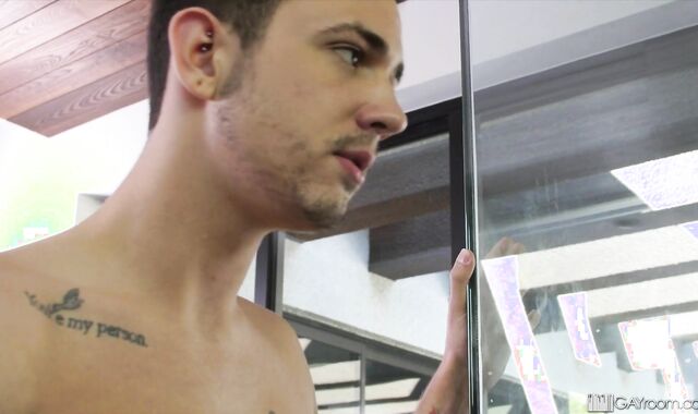 GayRoom: Ian Greene and Blake Carson boinked tough in the bath