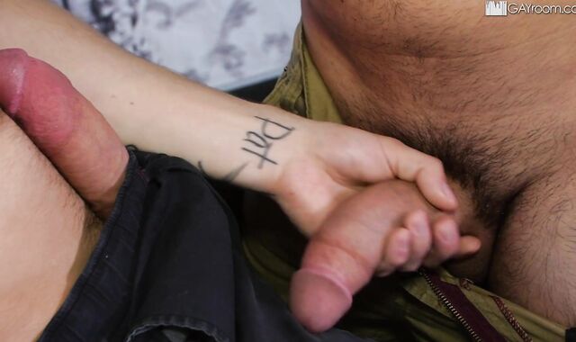GayRoom: Ryan Pitt and Zak Bishop rock-rock-hard hook-up