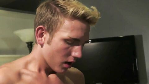 Cut ans shaved blonde muscular boy sprays sperm