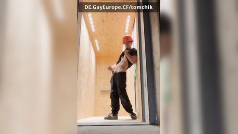German builder couldn't stand it and jerked off at the construction site