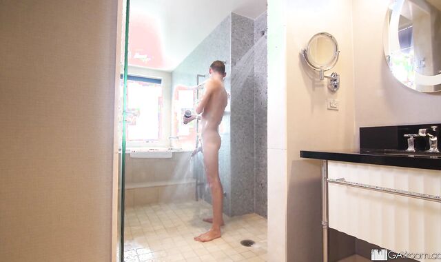GayRoom - Bryson Belair among Oliver Star in the douche