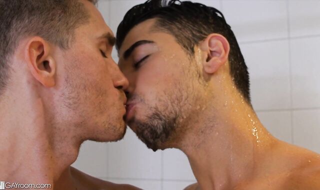 GayRoom - Babe Colton flirt hook-up vignette