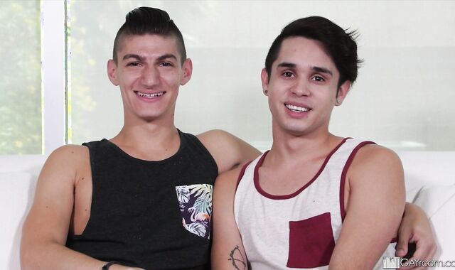GayRoom - Aiden Ward accompanied by Ashton Heart spreading