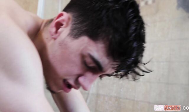 DadCreep: Beefy Madison shagging in douche
