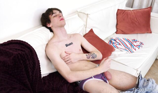 BoyFun - Tattooed european Ben Kiss fucked by uncut man meat Ben