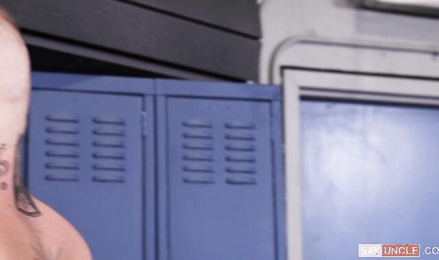 SayUncle Labs: Muscle Davin Strenuous with Rob Quin gets nailed